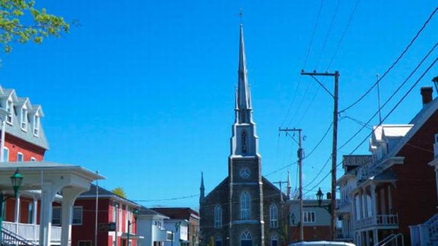 Les Louperivois invités à se procurer le drapeau officiel de Rivière-du-Loup en trois actes