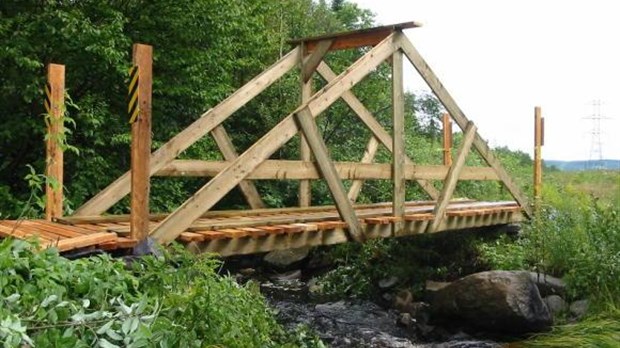 Nouvelle passerelle sur le ruisseau du Lac Long à St Antonin