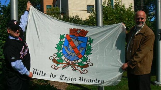 Le drapeau de Trois-Pistoles flotte à Rimouski