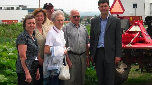 Mario Dumont soutient le Jardin communautaire