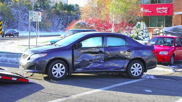 Un poids lourd heurte une voiture à Rivière-du-Loup