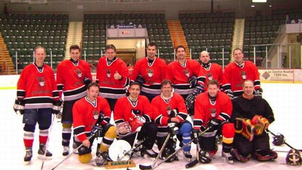 Les champions du 18e Tournoi de hockey du Père Hamelin