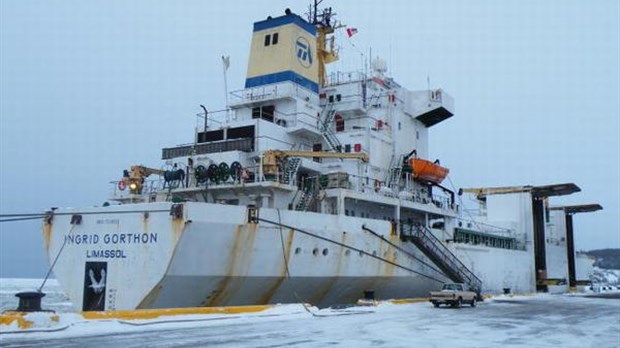 Le premier bateau de l'année à Gros-Cacouna