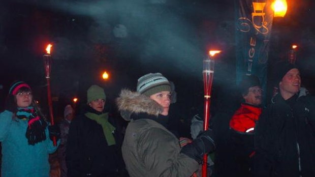 Franc succès pour la marche aux flambeaux