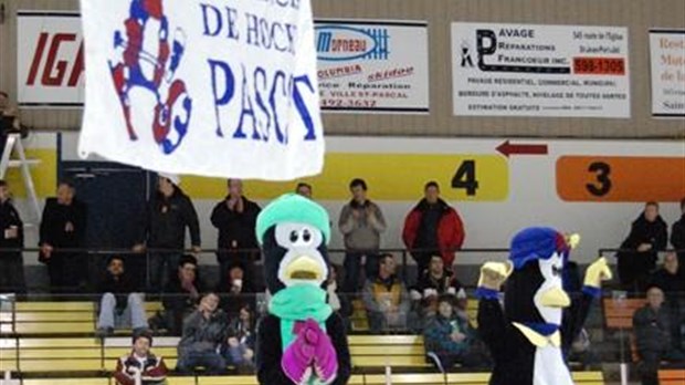 Les Voisins du Kamouraska champions du tournoi Pascot