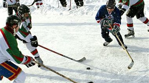 Un tournoi de « pond hockey » à Pohénégamook