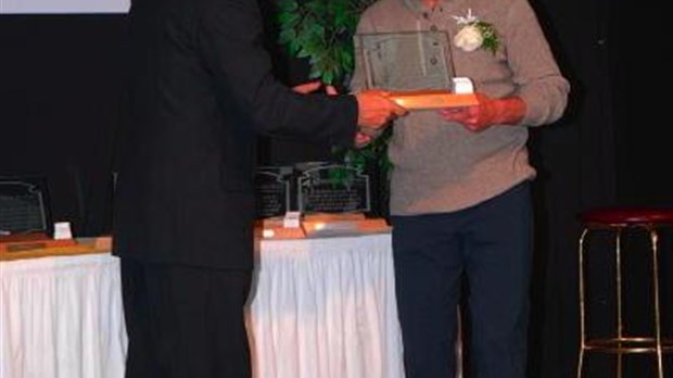 François Gougoux au temple de la renommée de la Fédération de patinage de vitesse