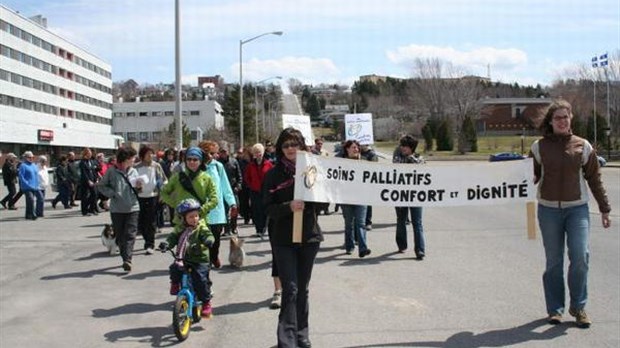 Grand succès pour la marche des soins palliatifs