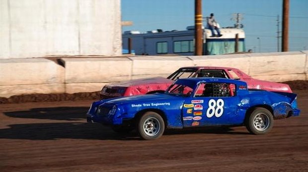 Autodrome Budweiser : Pilotes et bolides recherchés