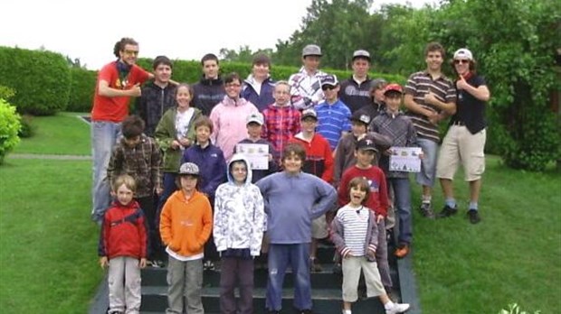 De jeunes golfeurs à Rivière-du-Loup