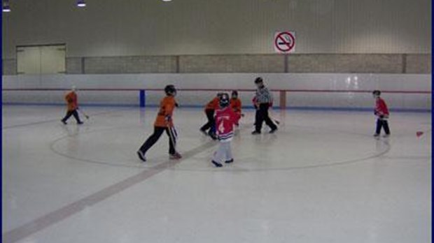 Début des camps d’entraînement de ballon sur glace mineur