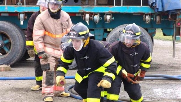 Le tournoi de l'APEQ en photos : Les pompiers en action