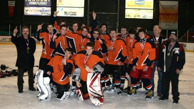 Le midget A de Trois-Pistoles champion