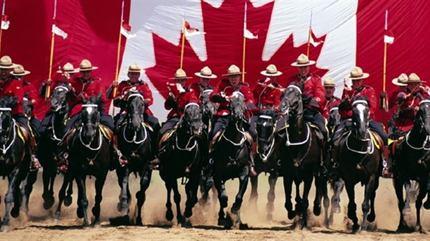 Spectacle du Carrousel de la GRC à l'ITA