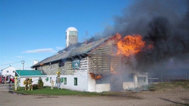 La ferme DUGA ravagée par les flammes