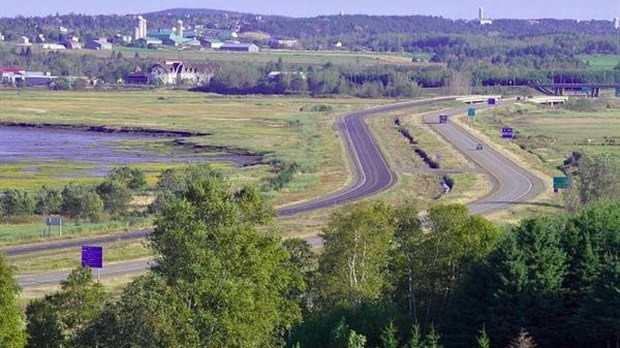 Travaux pour contrer l'érosion en bordure de l'autoroute 20