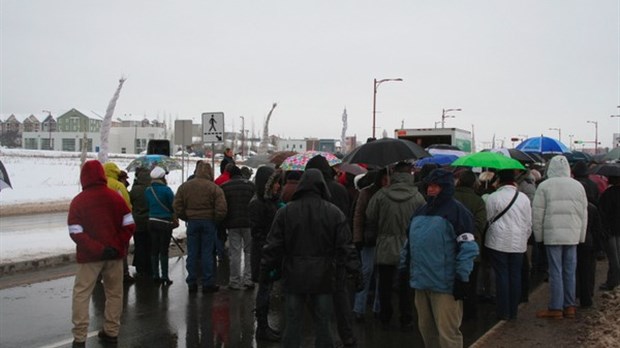 Des délégués de la FSSS-CSN manifestent à Rivière-du-Loup