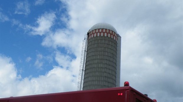 Le silo brûle toujours à Saint-Paul-de-la-Croix