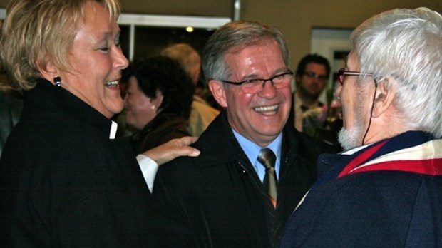 Pauline Marois accompagne André Simard