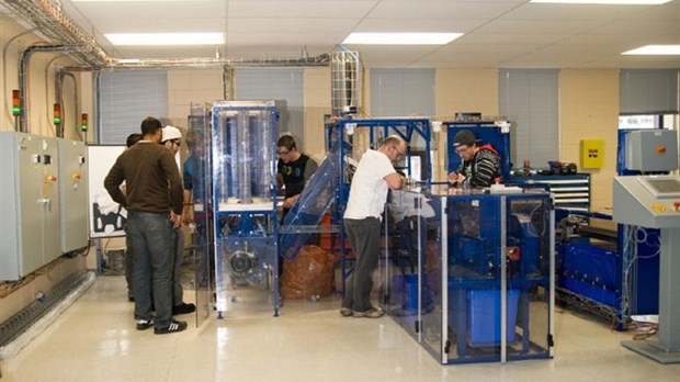 Trouve un nom à la mini-usine de technologie de l'électronique industrielle