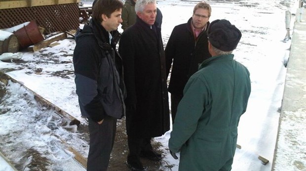 Claude Guimond et Gilles Duceppe visitent les lieux inondés