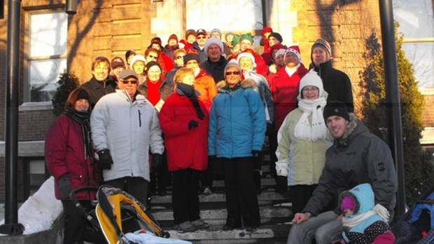 Succès de la première marche de Noël intergénérationnelle