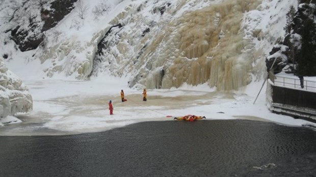 Des pompiers formés au sauvetage sur glace