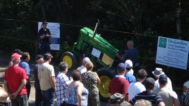 Vieux tracteurs pour une cause de sécurité publique