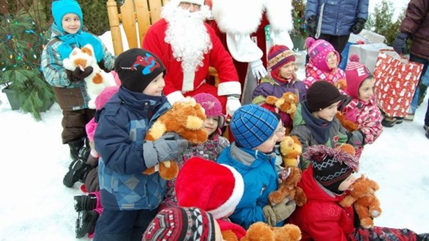 Les enfants de Dégelis célèbrent l’arrivée du Père Noël