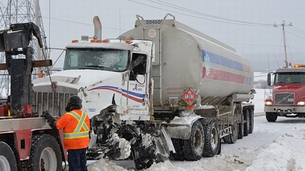 Collision de poids lourds à Saint-Alexandre