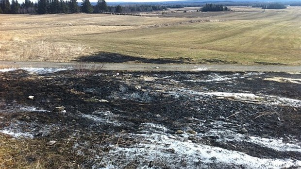 Feu de broussailles à Rivière-du-Loup