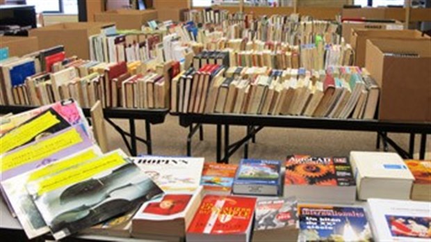 Vente de livres et de disques usagés à la bibliothèque du Cégep