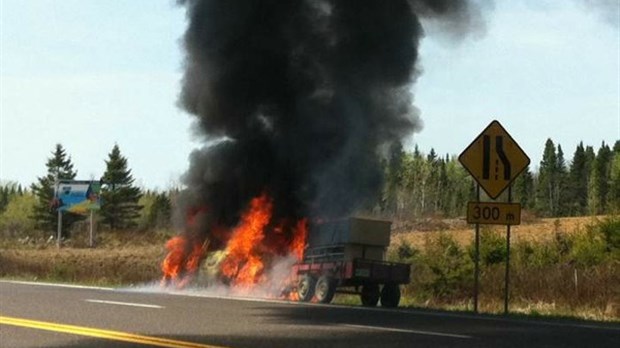 Voiture en feu à Saint-Honoré