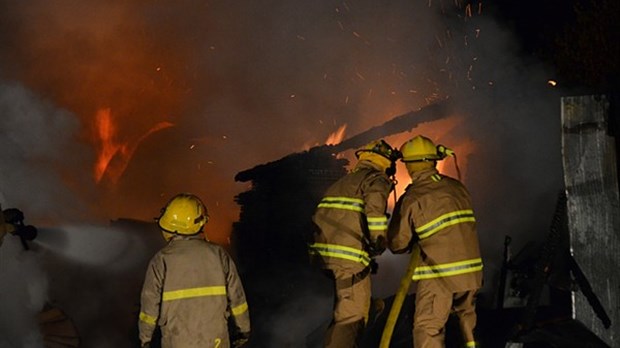 Garage rasé par les flammes à L'Isle-Verte