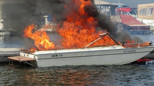 Notre-Dame-du-Lac: un bateau prend feu