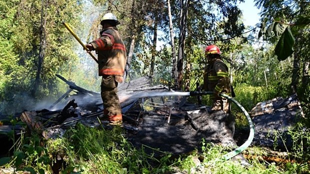 Cabane rasée par les flammes à Rivière-du-Loup