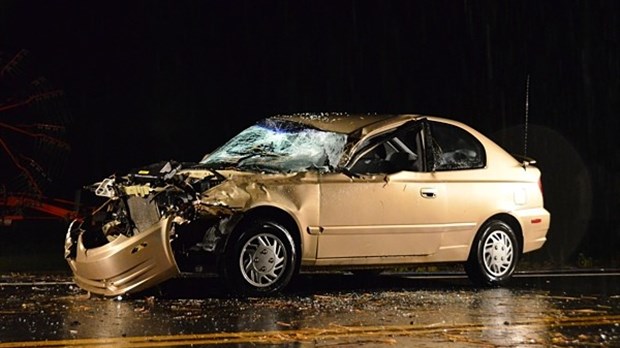 Collision entre une voiture et une remorque agricole