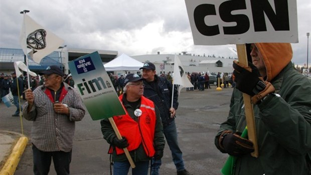 Grève chez Bombardier La Pocatière: plus de 300 employés manifestent