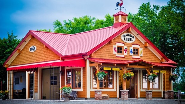 Les Touristes chez Fraisière Lebel de Saint-Arsène