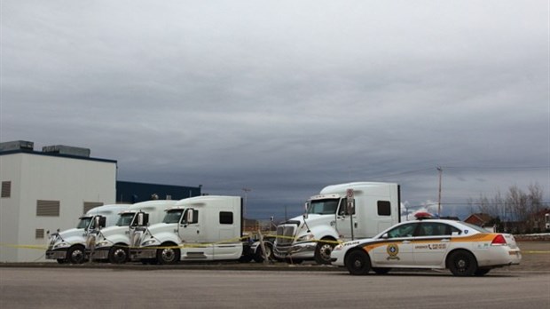 Vol d'un semi-remorque et de 25 motoneiges à Rivière-du-Loup