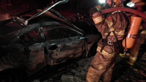 Voiture en feu à Saint-Jean-de-la-Lande