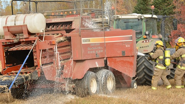 Incendie dans une machinerie agricole