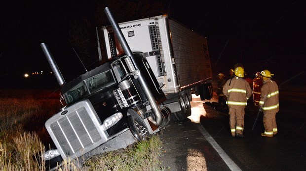 Collision et sortie de route pour un poids lourd