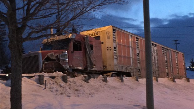 Collision et déversement d'huile sur le chemin des Raymond