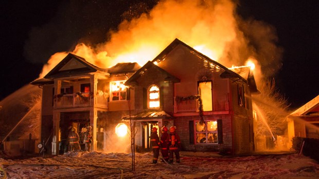 Violent incendie à Trois-Pistoles [VIDÉO]