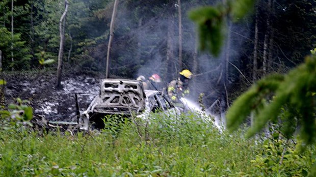 Incendie de véhicule en forêt