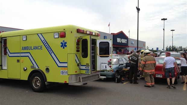 Piétonne happée dans le stationnement du Walmart