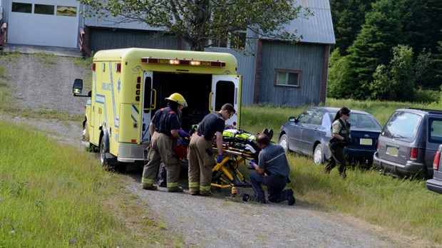 Chute près d'une rivière à Saint-Modeste