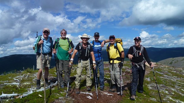 Huit marcheurs du Lacet ont gravi le mont Vallières-de-Saint-Réal