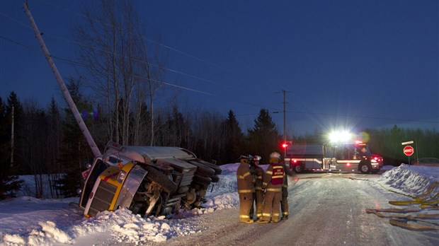 Une camion-citerne fait une sortie de route à Saint-Alexandre